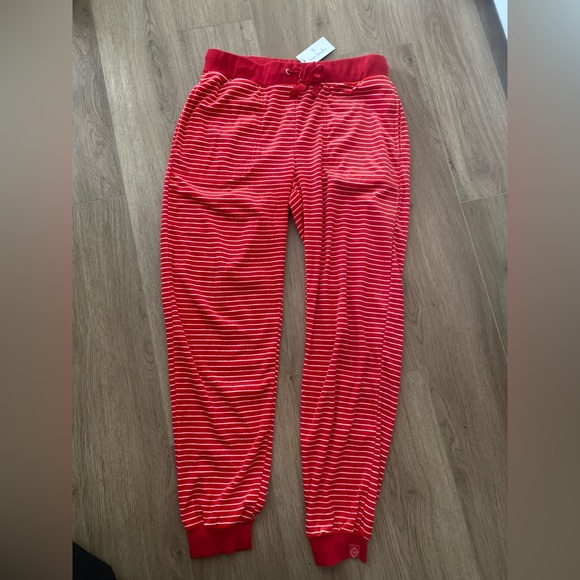 NWT Vera Bradley Velour Cozy Set - Includes Sweatshirt and Joggers - Picture 5 of 8